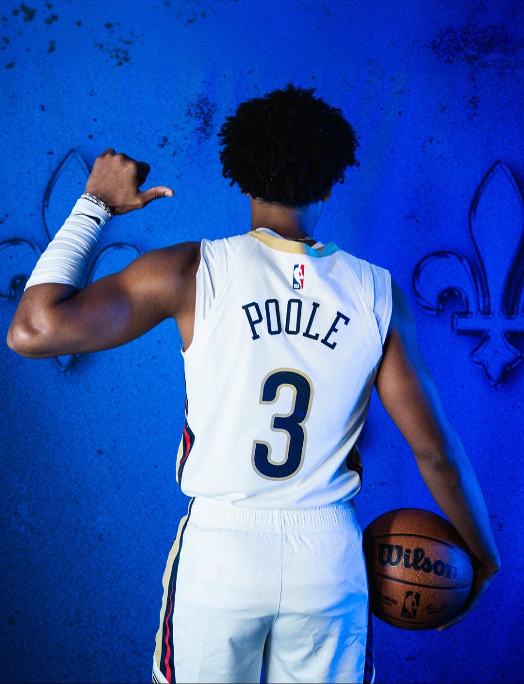 鹈鹕官方i, 队球衣