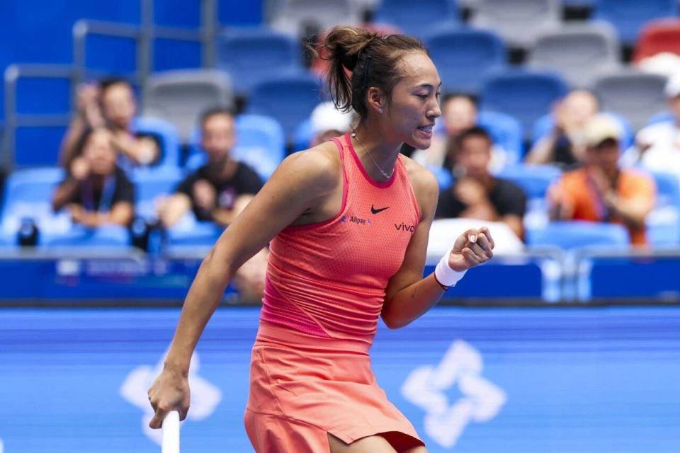 特别提到, 萨巴伦卡与, 网球注入新